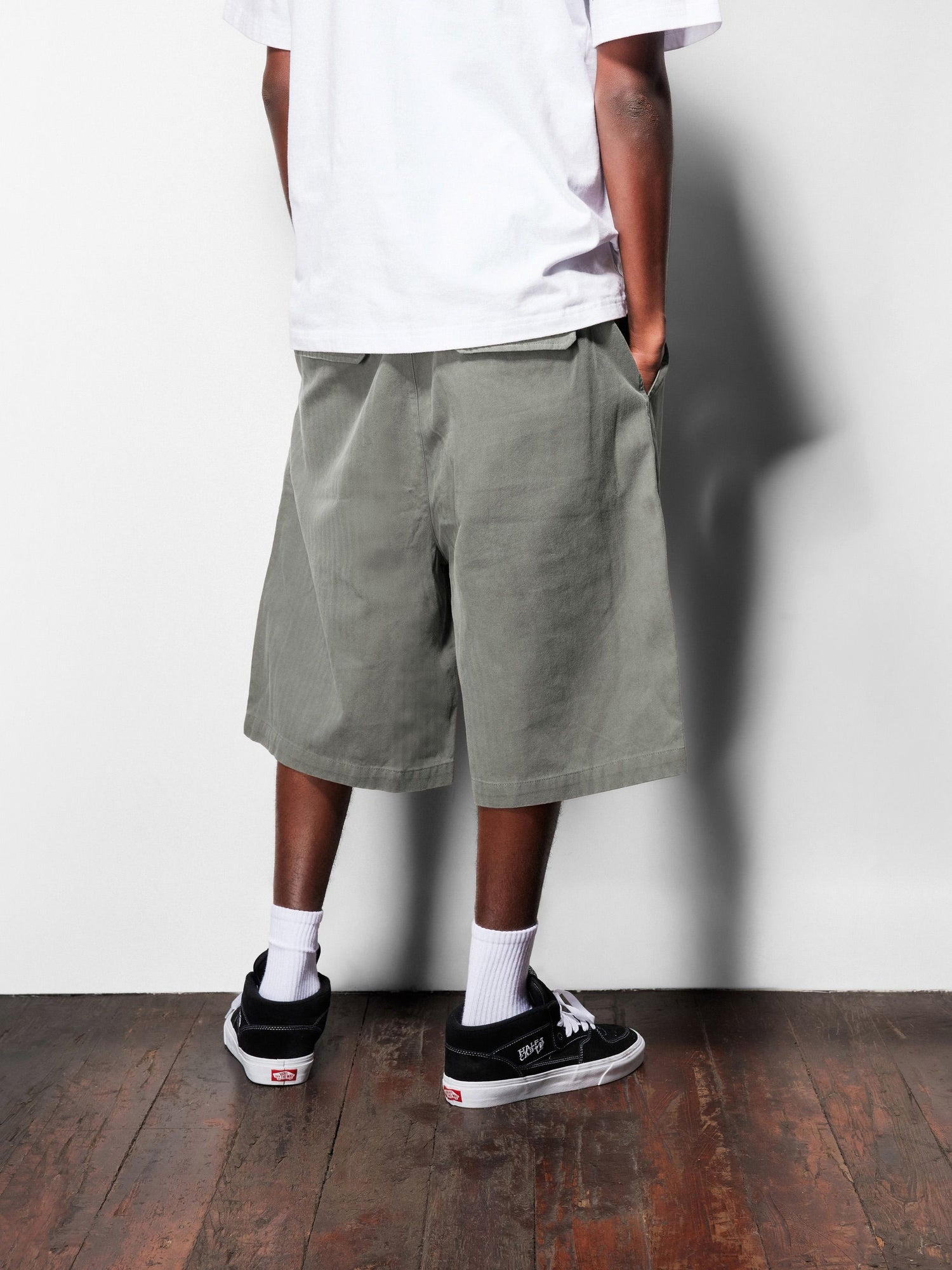 Pleated Shorts, Washed Black